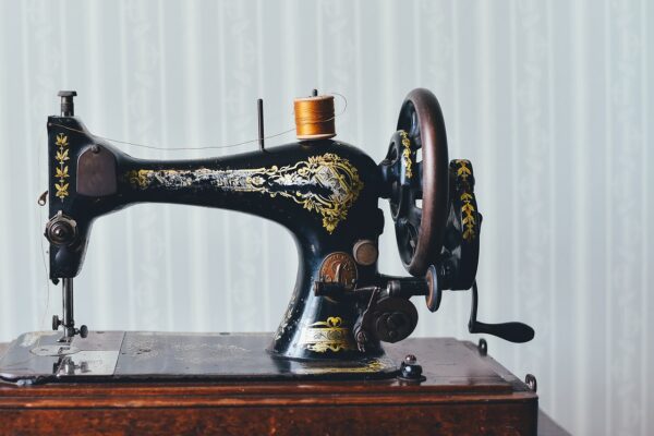 antique, sewing machine, home-1838324.jpg